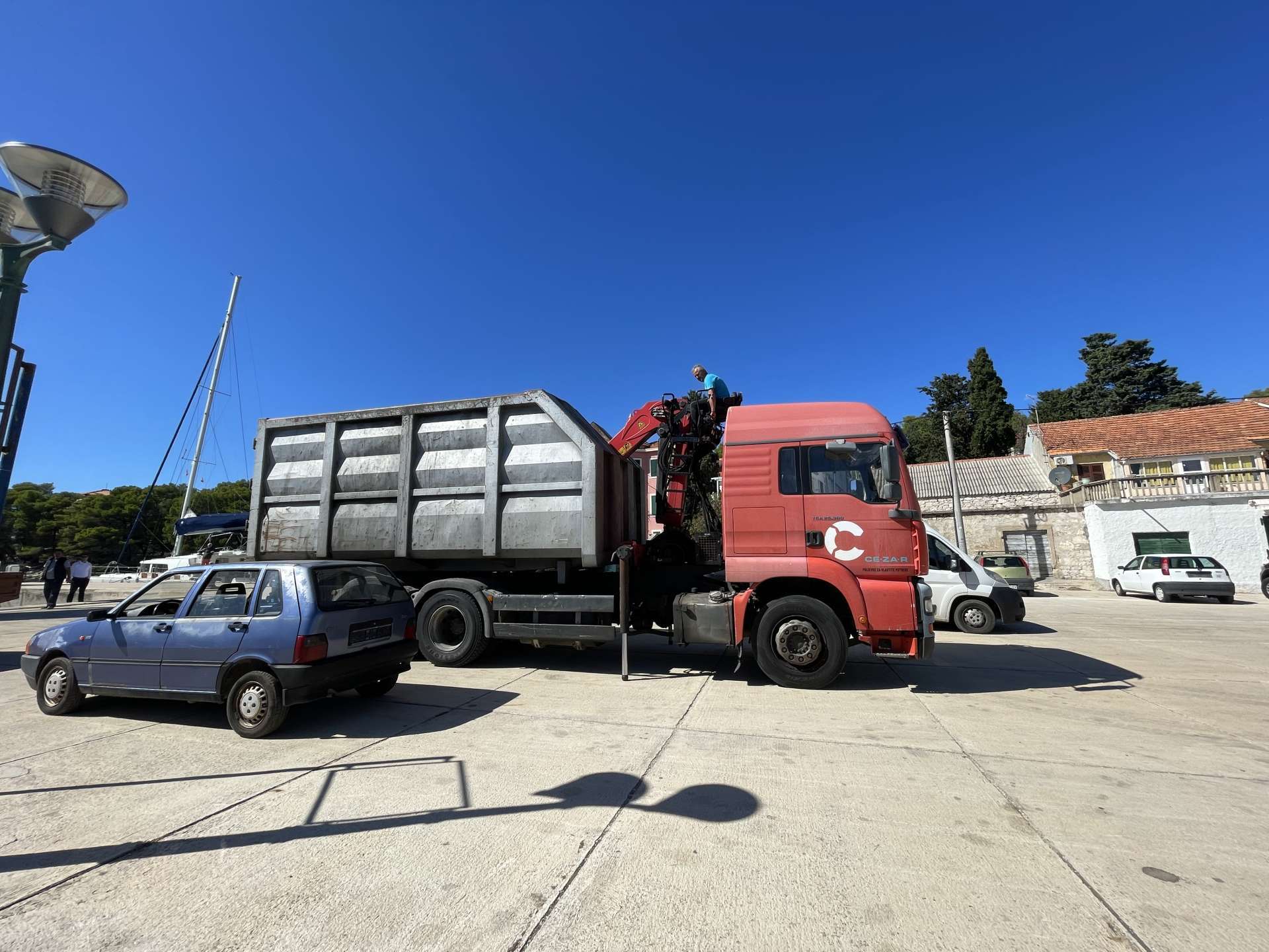 Akcija uklanjanja otpadnih vozila s otoka Molata, Ista i Iža