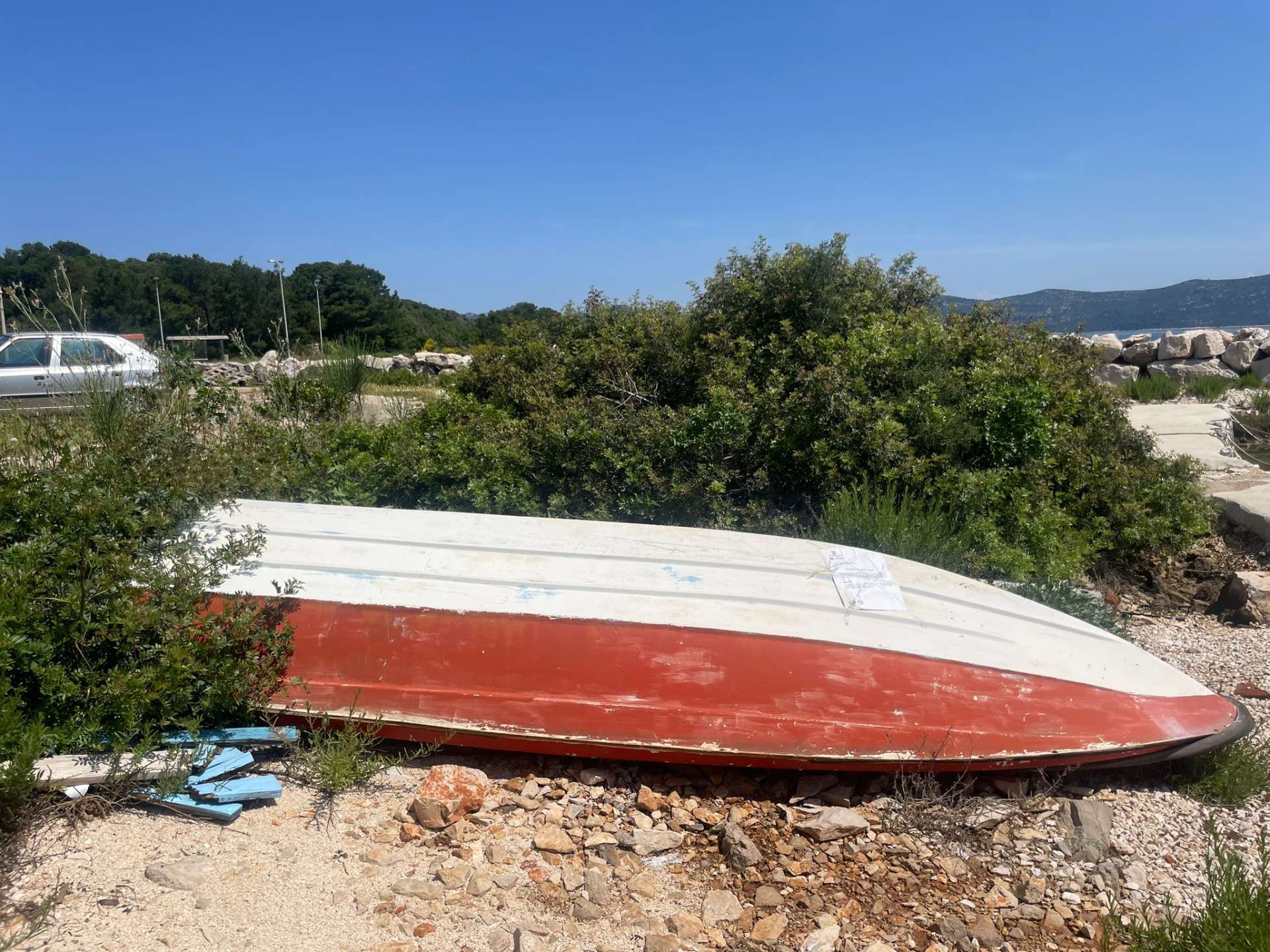 Uklanjanje plovila i podrtina s pomorskog dobra na Ižu